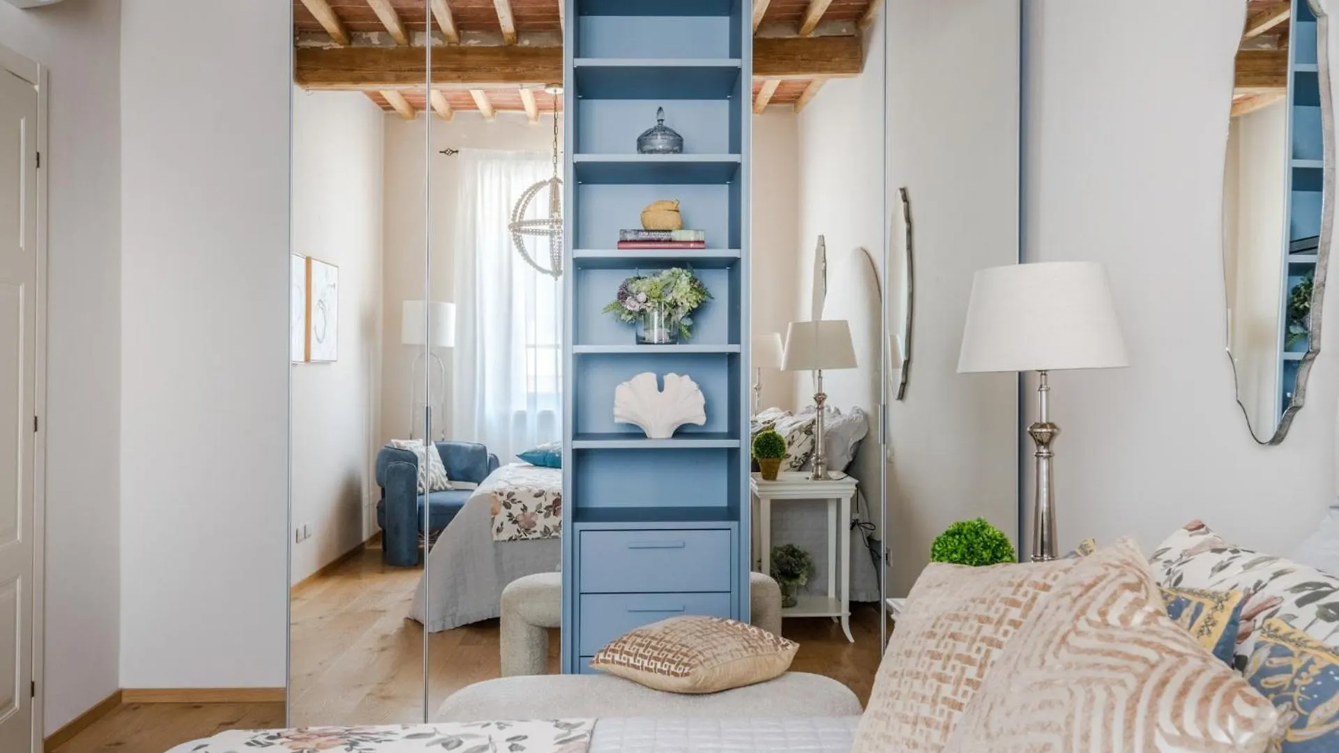 Letters From Lucca Contemporary 2 Bedrooms 2 Bathrooms Apartment