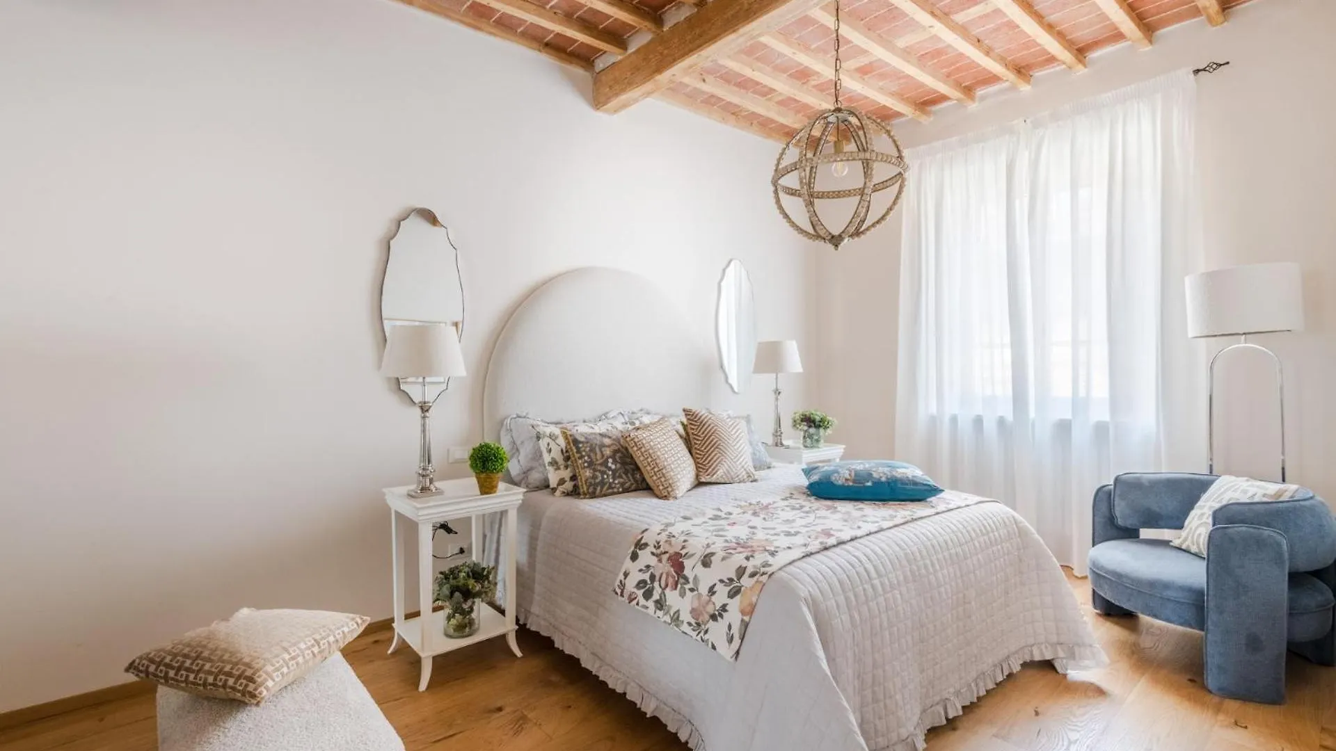 Letters From Lucca Contemporary 2 Bedrooms 2 Bathrooms Apartment