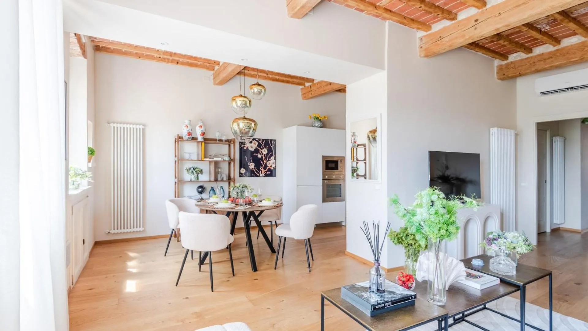 Letters From Lucca Contemporary 2 Bedrooms 2 Bathrooms Apartment Italy