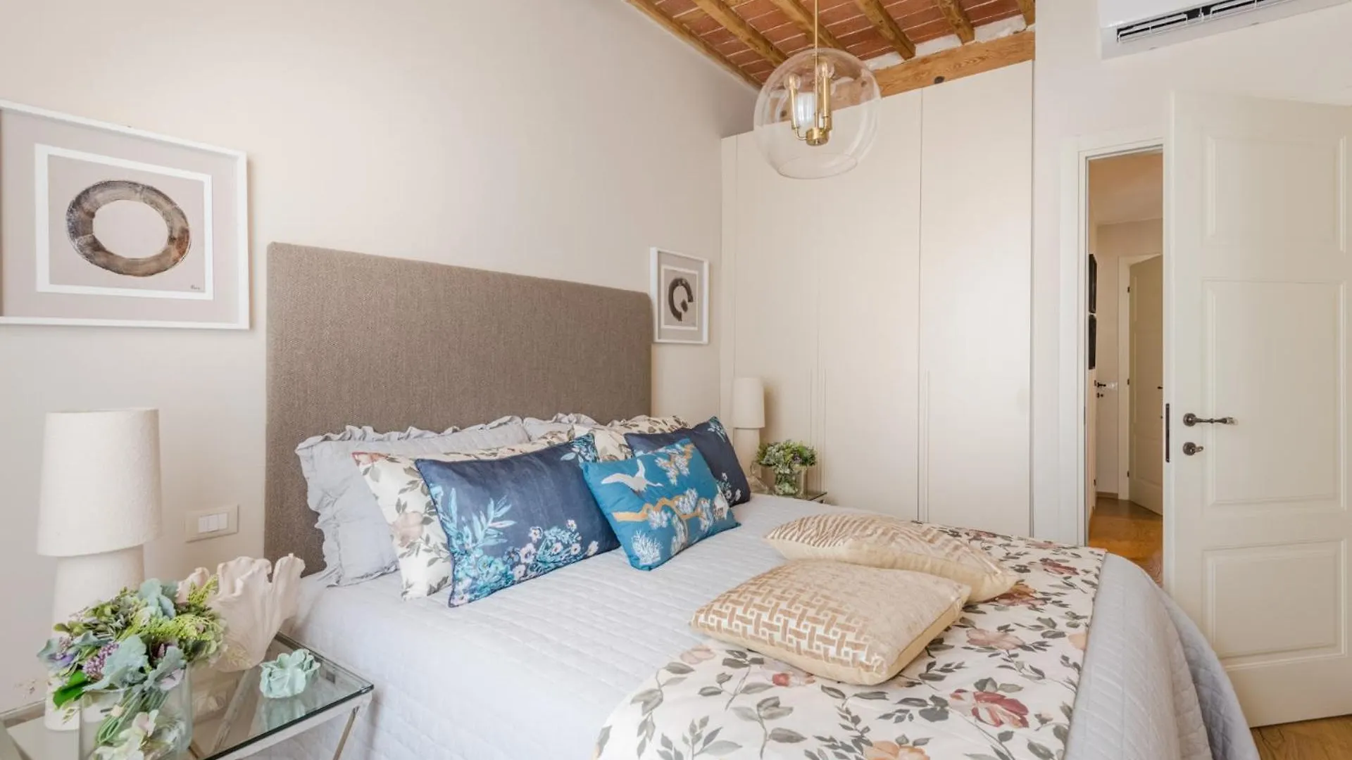 Letters From Lucca Contemporary 2 Bedrooms 2 Bathrooms Apartment
