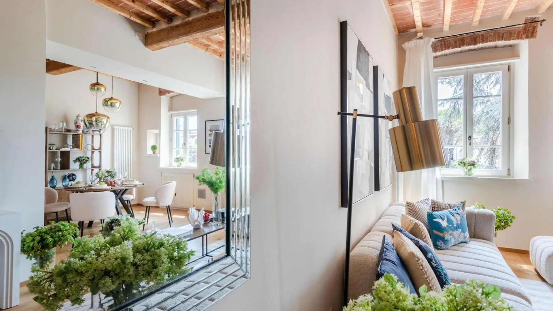 Letters From Lucca Contemporary 2 Bedrooms 2 Bathrooms Apartment