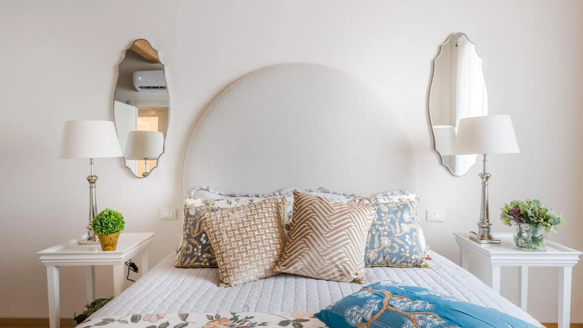 Letters From Lucca Contemporary 2 Bedrooms 2 Bathrooms Apartment