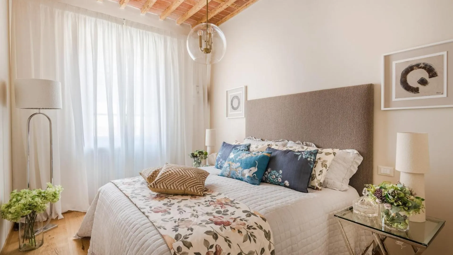 Letters From Lucca Contemporary 2 Bedrooms 2 Bathrooms Apartment