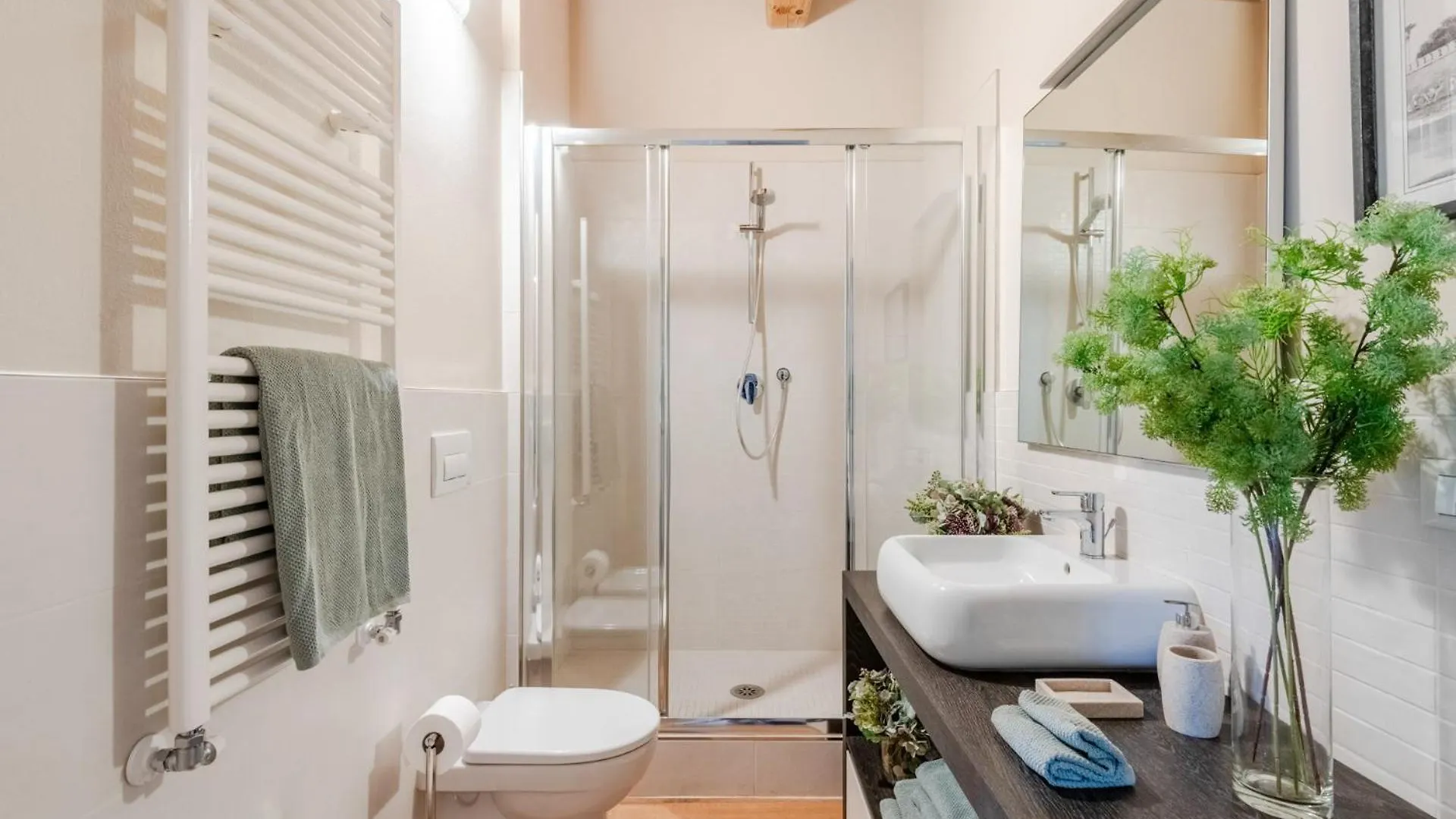 Letters From Lucca Contemporary 2 Bedrooms 2 Bathrooms Apartment 0*,