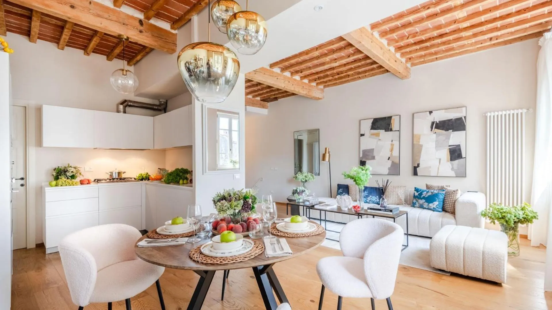 Letters From Lucca Contemporary 2 Bedrooms 2 Bathrooms Apartment