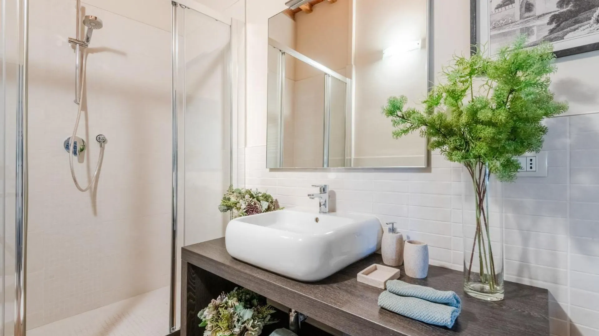 Letters From Lucca Contemporary 2 Bedrooms 2 Bathrooms Apartment