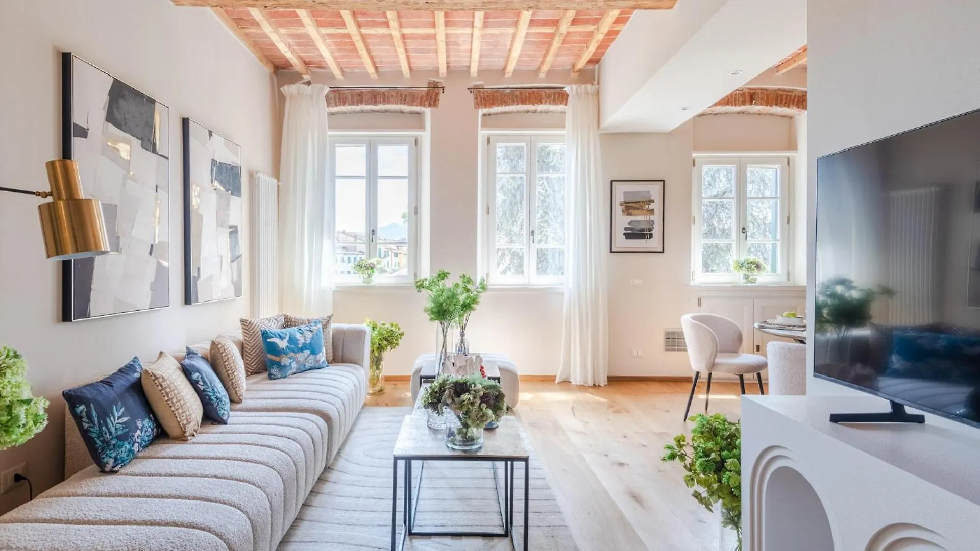 Letters From Lucca Contemporary 2 Bedrooms 2 Bathrooms Apartment