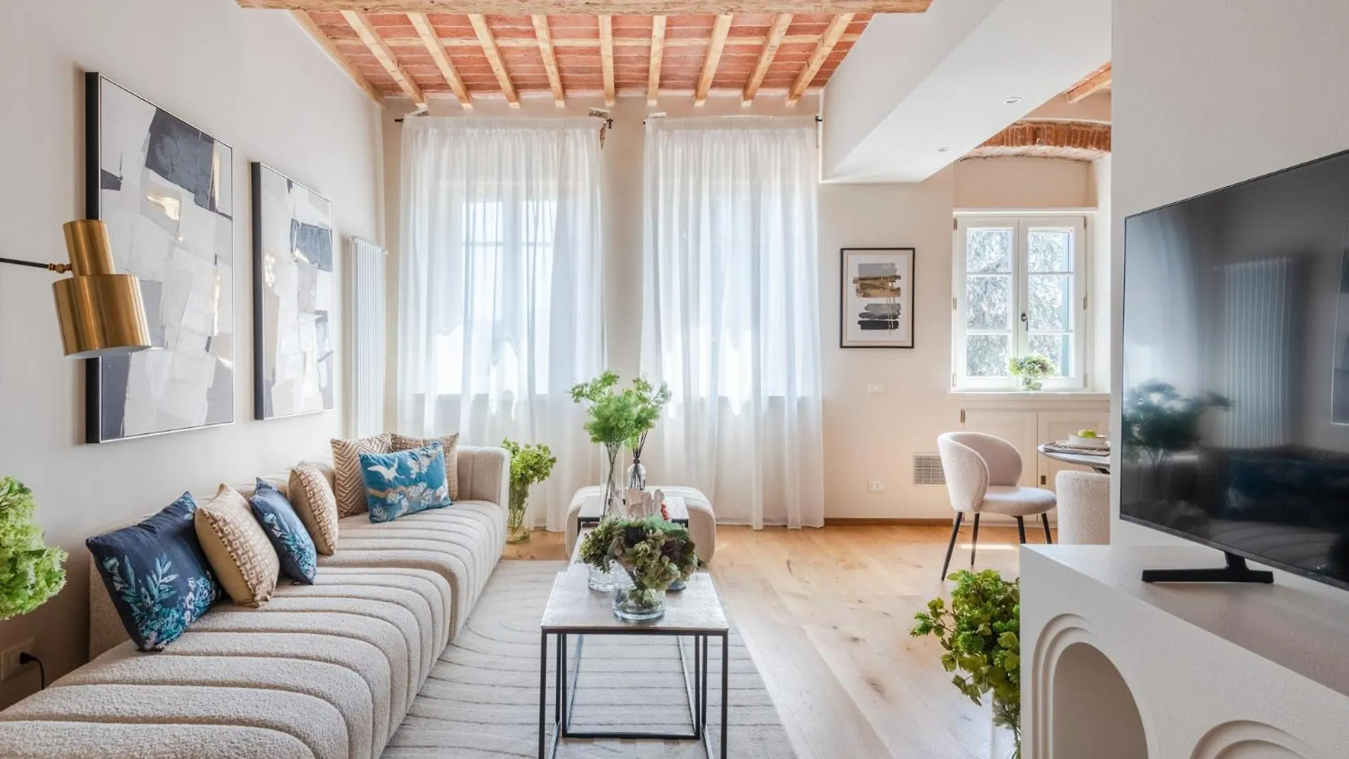 Letters From Lucca Contemporary 2 Bedrooms 2 Bathrooms Apartment Italy