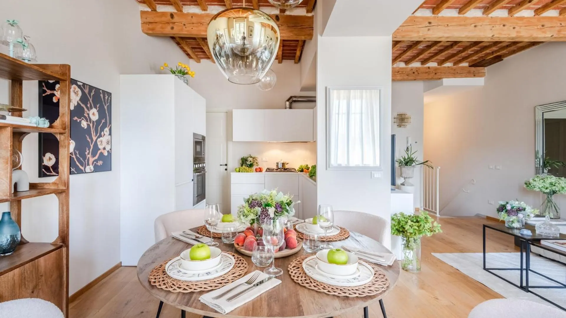 Letters From Lucca Contemporary 2 Bedrooms 2 Bathrooms Apartment 0*,  Italy