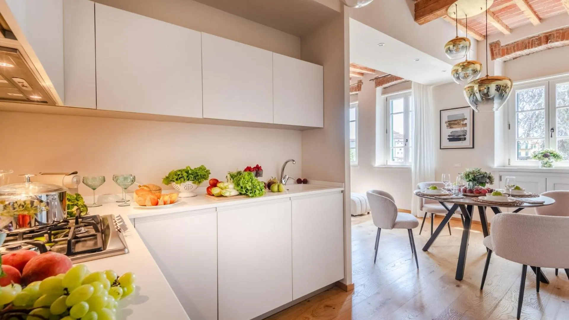 Letters From Lucca Contemporary 2 Bedrooms 2 Bathrooms Apartment 0*,  Italy
