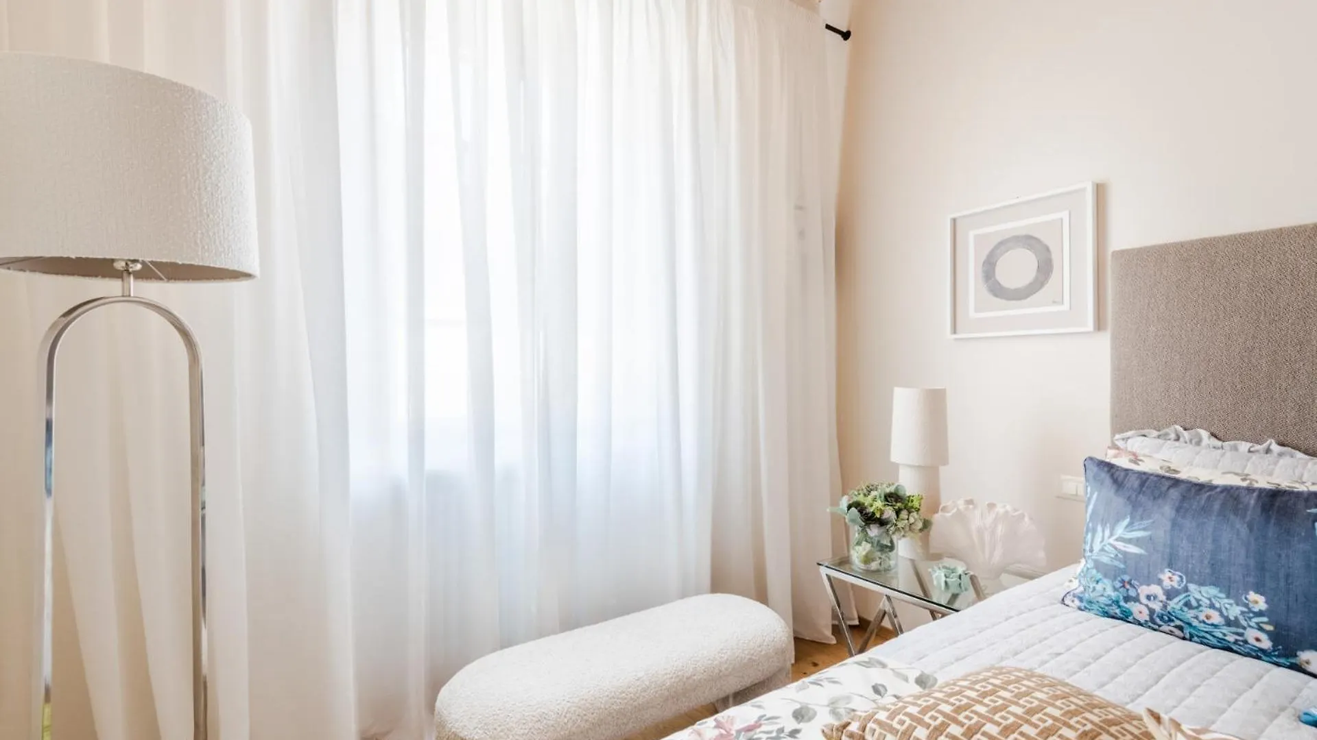 Letters From Lucca Contemporary 2 Bedrooms 2 Bathrooms Apartment